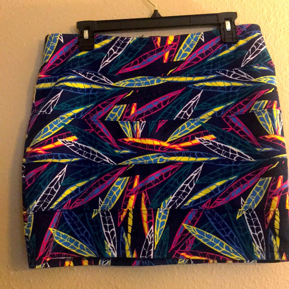 Bright Feather Pattern Skirt!
